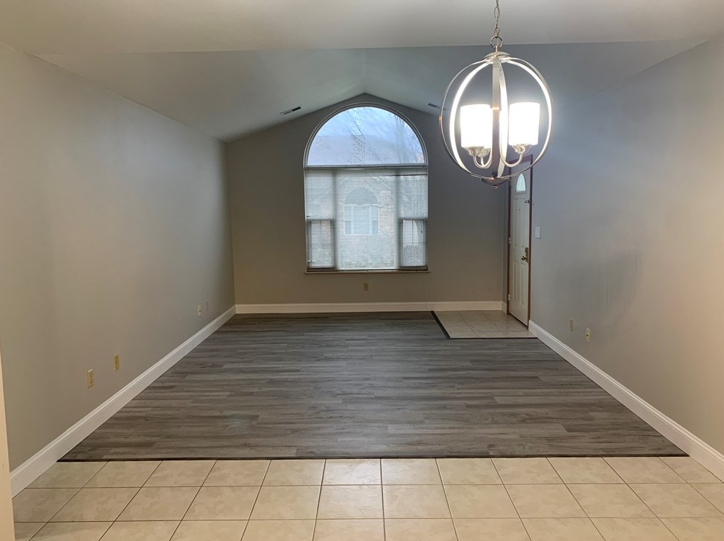 211 Charlotte Ln, New Castle, PA 16101