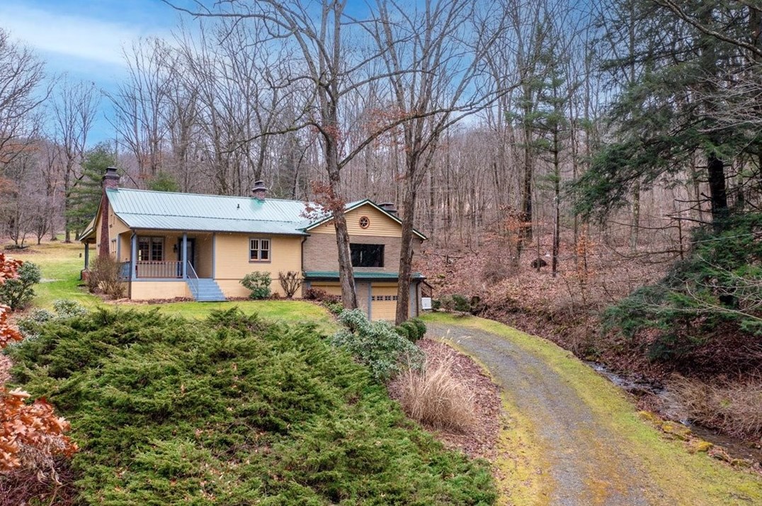 287 Yellow Creek Rd, Harmony, PA 16037-7911