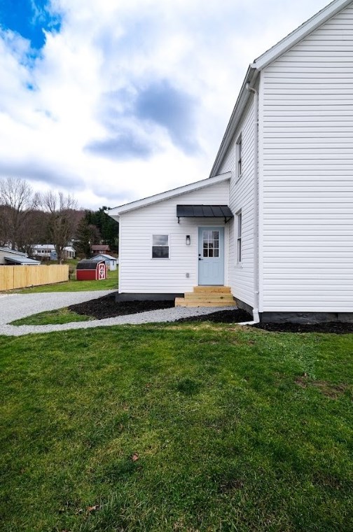 1026 Woodstock Ave, Hopwood, PA 15445