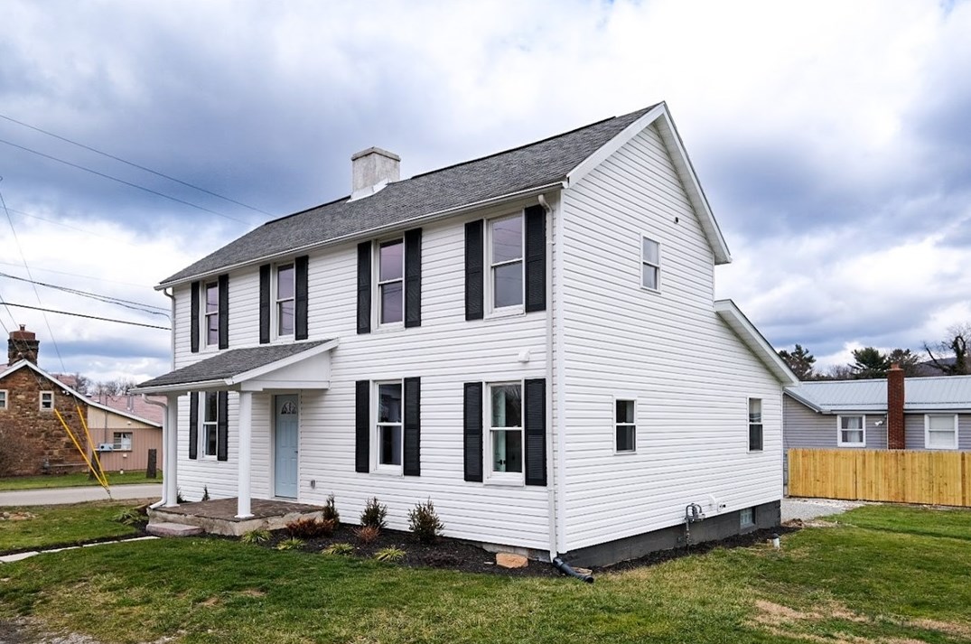 1026 Woodstock Ave, Hopwood, PA 15445