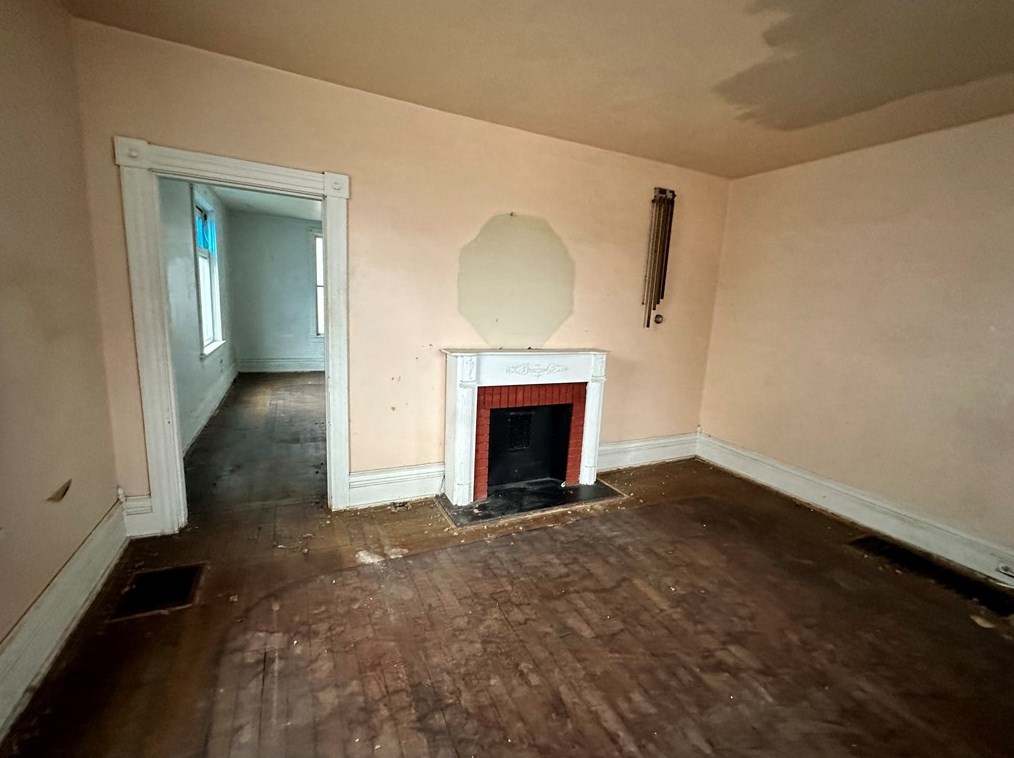 321 W 2nd Ave, Derry, PA 15627