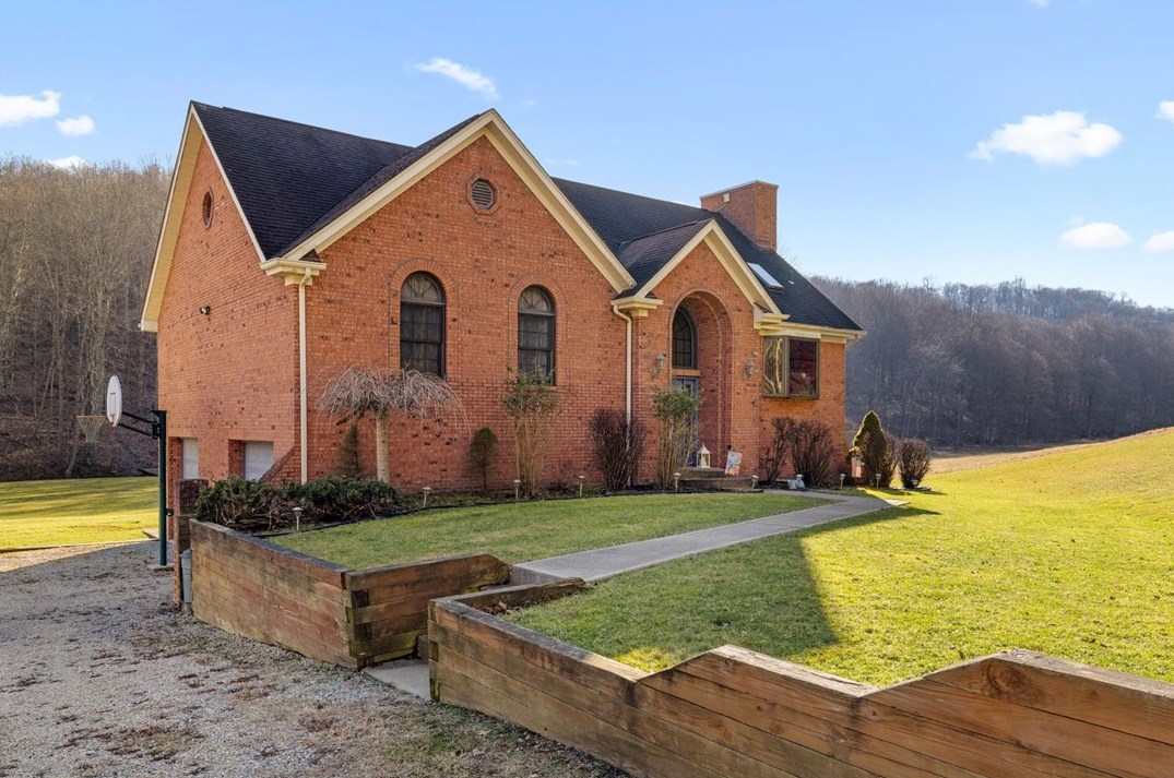 660 Old Post Rd, Prosperity, PA 15329-1251