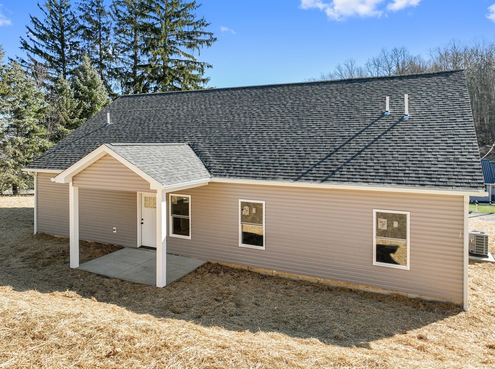 195 Hague Ln, Oliphant Furnace, PA 15401-5003