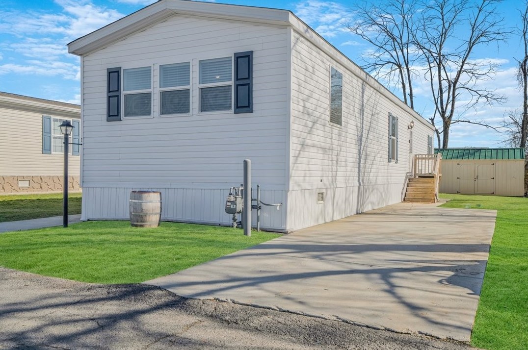2 Round Top Dr, Finleyville, PA 15332