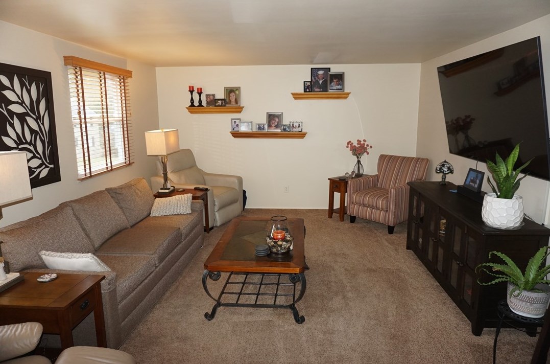 153 Lingay Dr, Glenshaw, PA 15116-1038