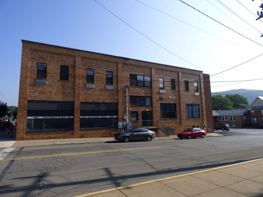 622 17th St, Beaver Falls, PA 15010-4015
