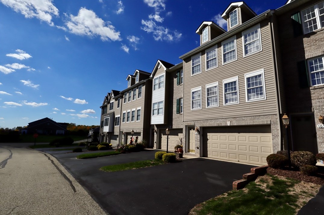1009 Garrison Ln # 208, Jeannette, PA
