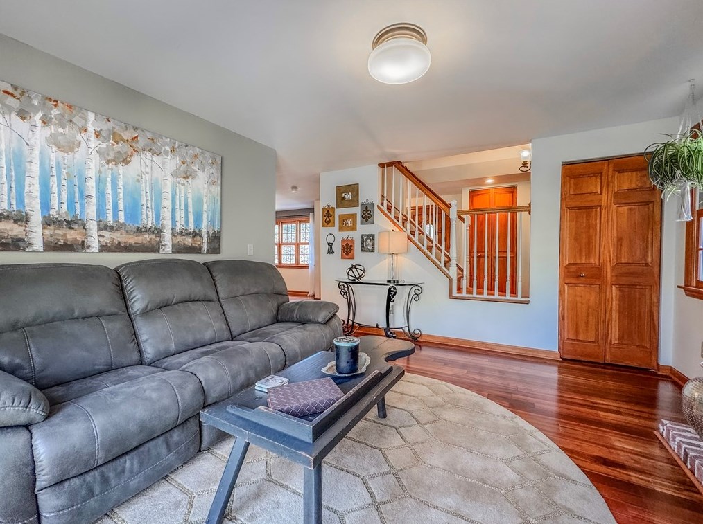 5024 Hull Dr, Bethel Park PA  15102-2326 exterior