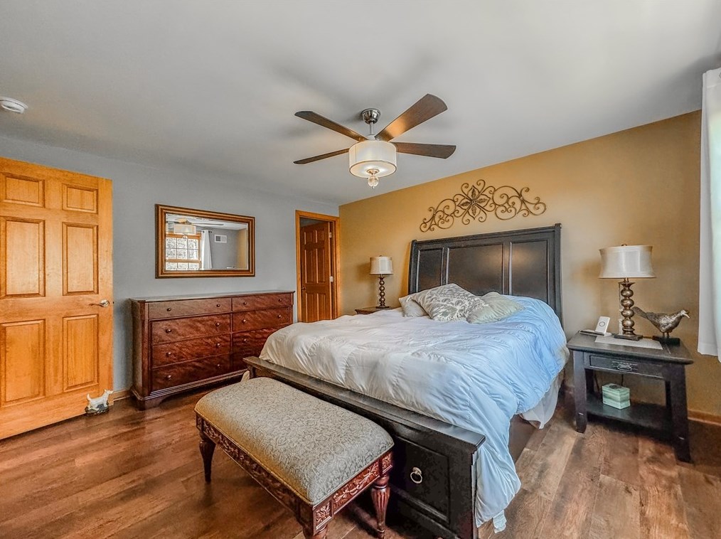 5024 Hull Dr, Bethel Park PA  15102-2326 exterior