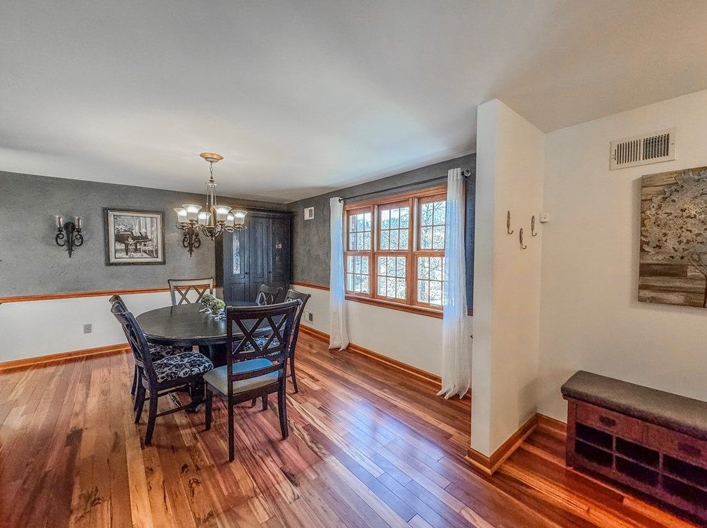 5024 Hull Dr, Bethel Park PA  15102-2326 exterior