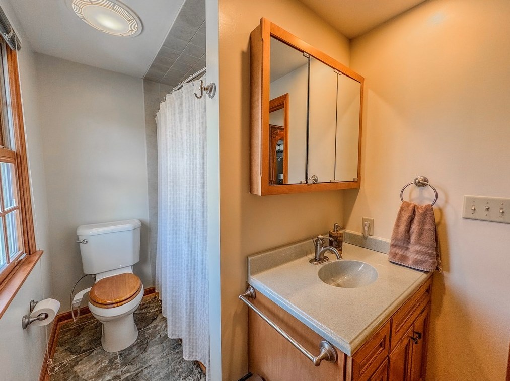 5024 Hull Dr, Bethel Park PA  15102-2326 exterior