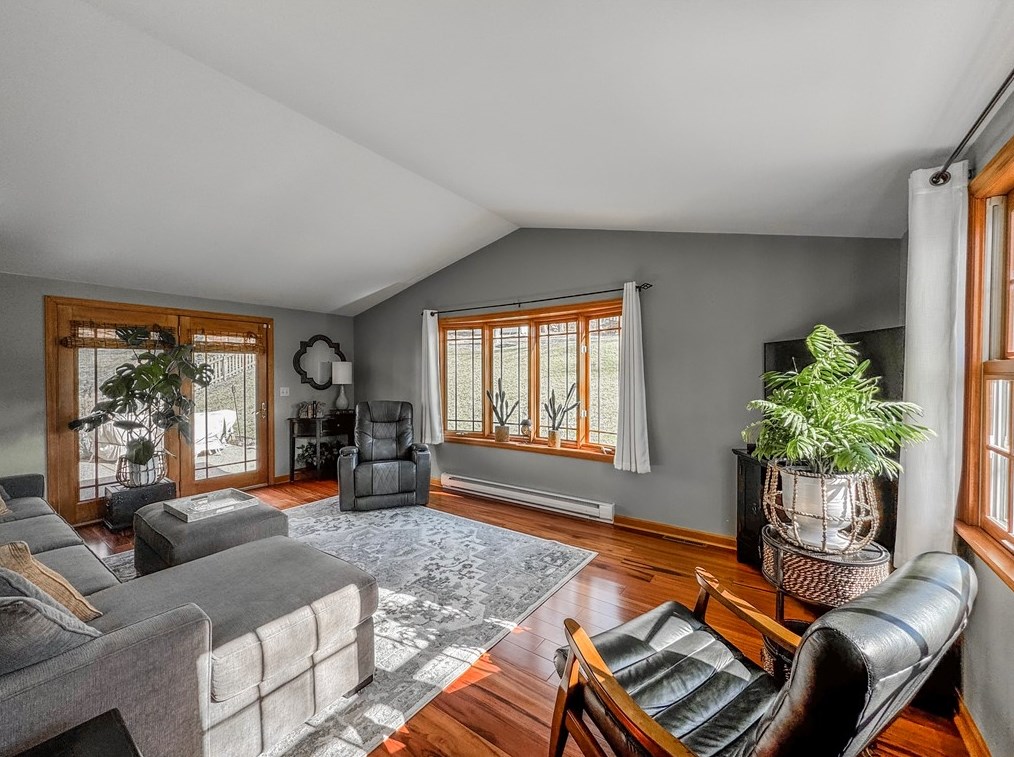 5024 Hull Dr, Bethel Park PA  15102-2326 exterior