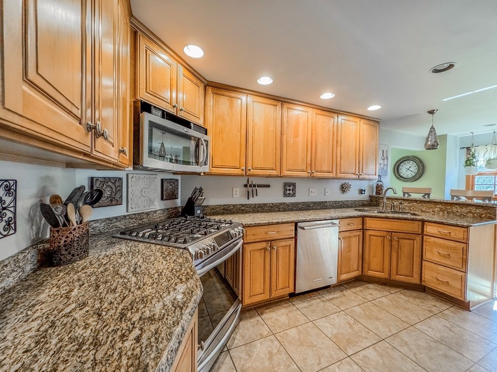 5024 Hull Dr, Bethel Park PA  15102-2326 exterior