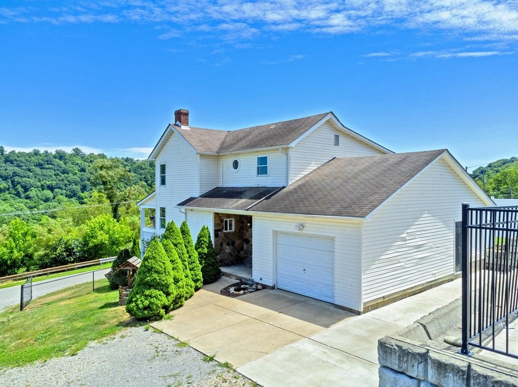 119 High St, Rices Landing, PA 15357