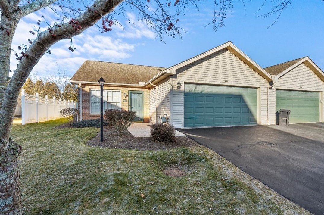 100 Park Crest Ln, Butler, PA 16001