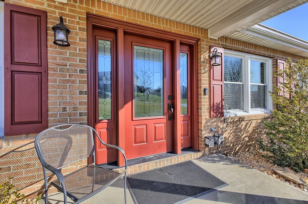128 Athens Dr, Greensburg, PA 15601-4976