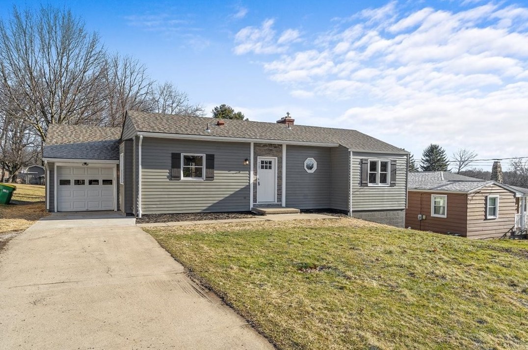 206 Rural Dr, Butler, PA 16001-2523