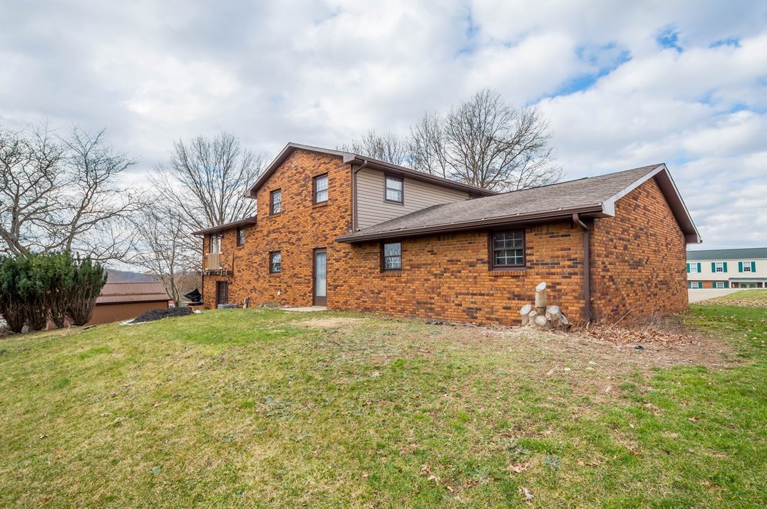 3086 Investors Rd, Washington PA  15301-9230 exterior