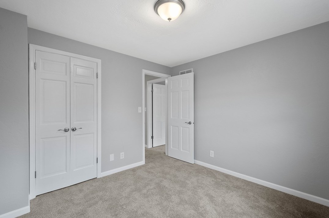 3086 Investors Rd, Washington PA  15301-9230 exterior