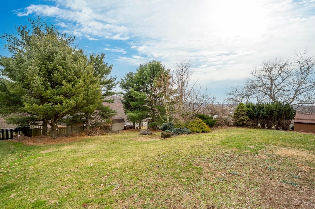 3086 Investors Rd, Washington PA  15301-9230 exterior