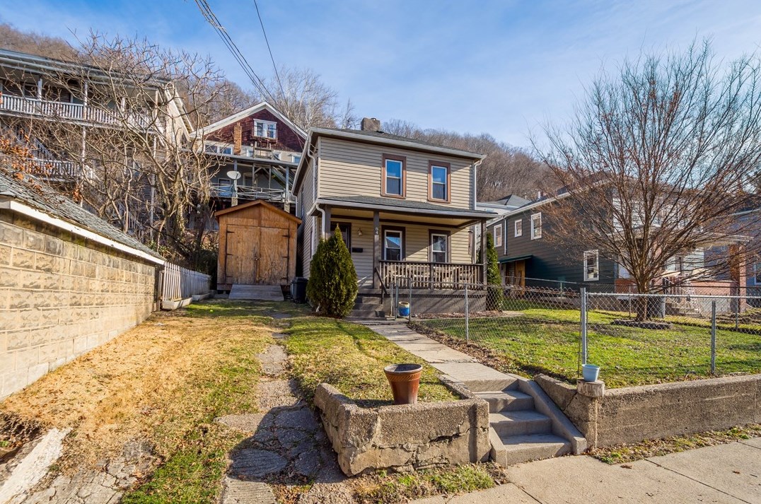 84 Broad St, Leetsdale, PA 15056