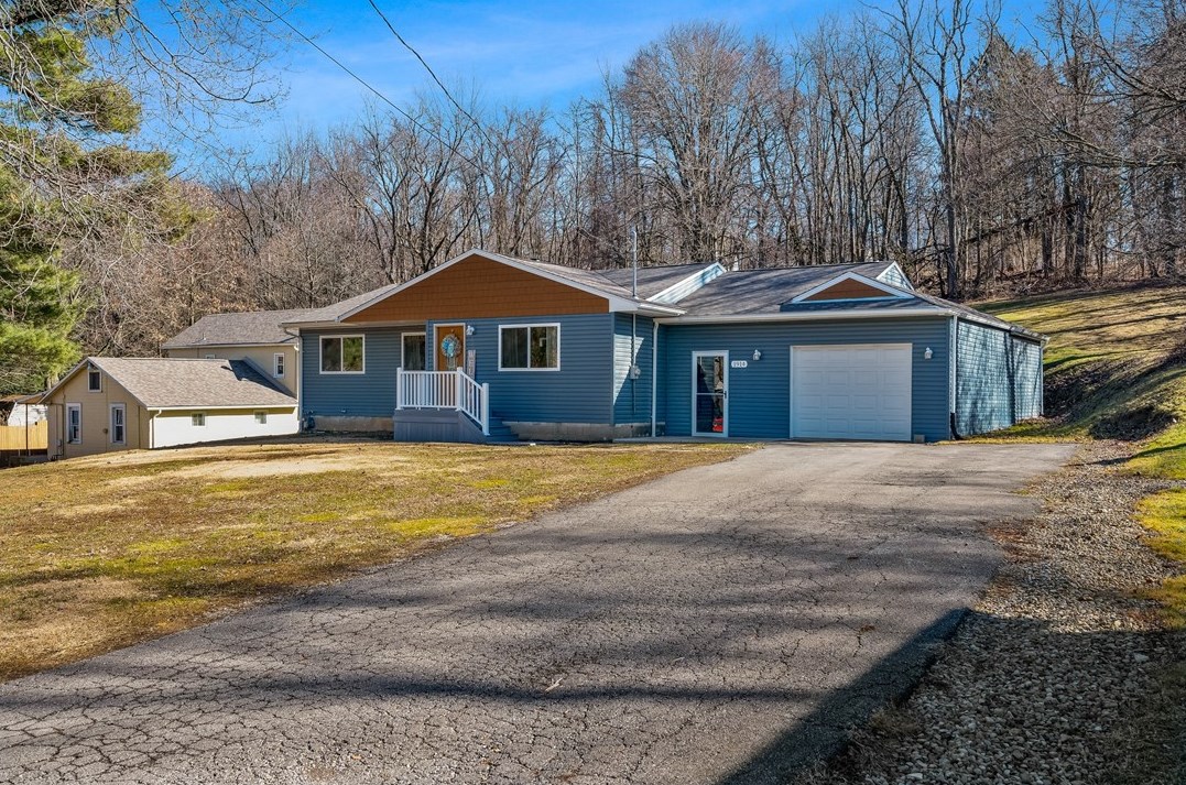 1914 Figley St, Beaver Falls, PA 15010-2562