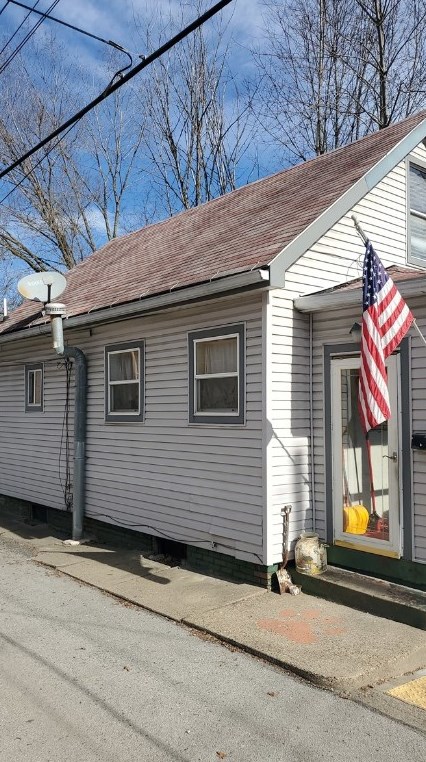 614 20th St, Beaver Falls, PA 15010-3942