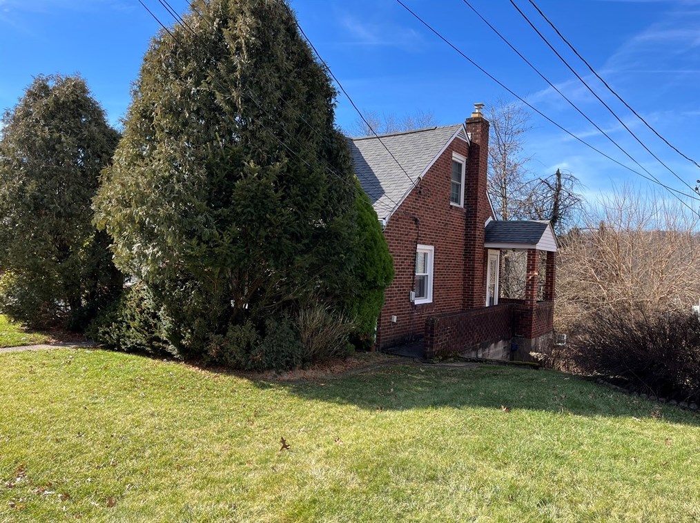 174 E Gilmore, Trafford, PA 15085