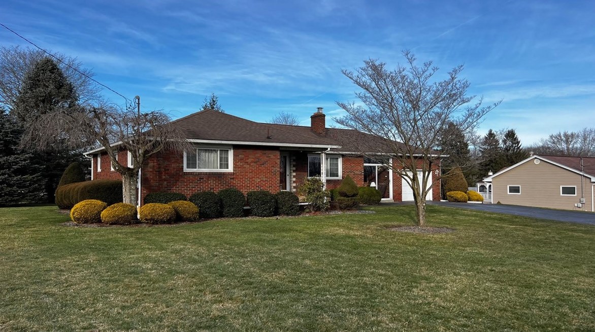 206 S Scotland Ln, New Castle, PA 16101