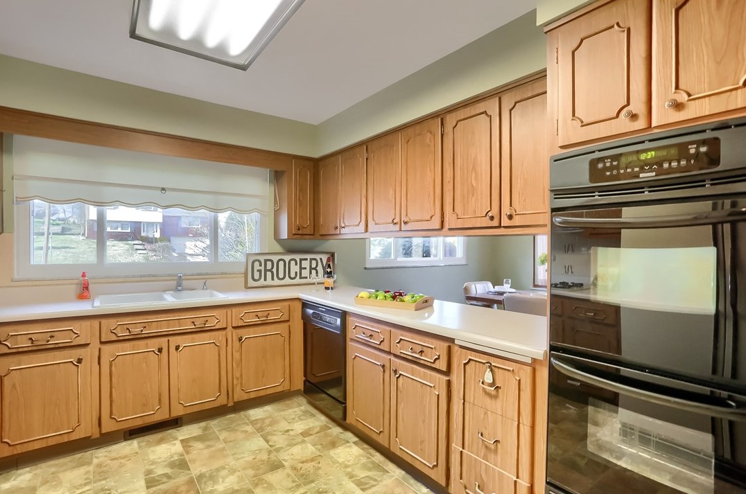 110 Hemlock Ln, Monroeville PA  15146-2313 exterior