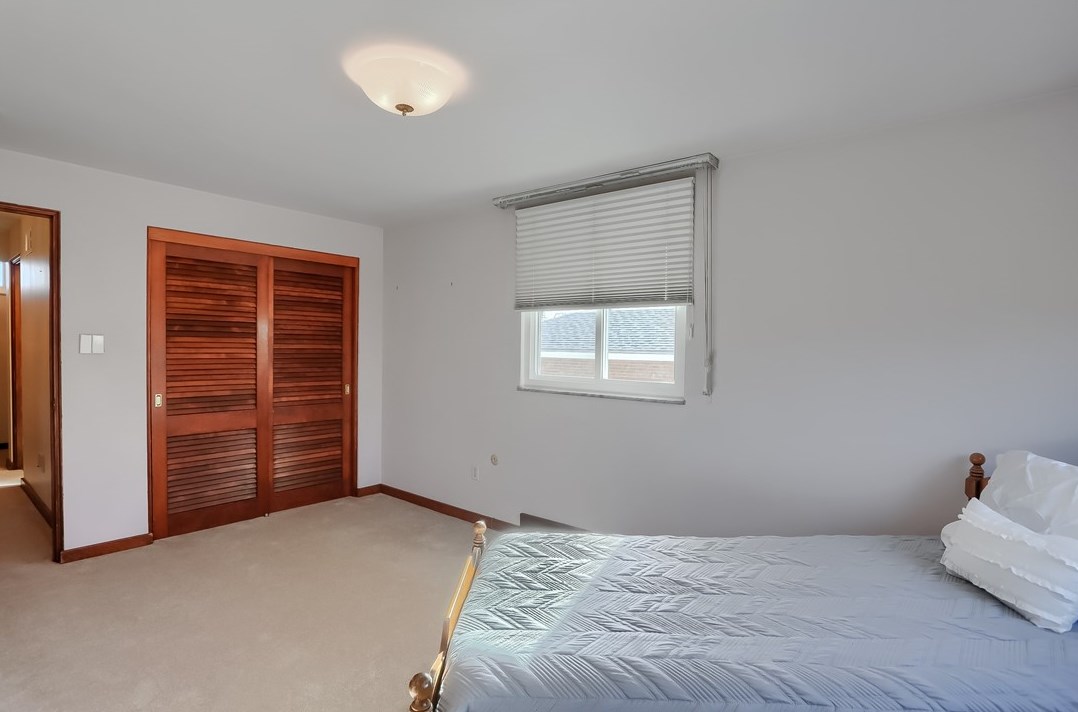 110 Hemlock Ln, Monroeville PA  15146-2313 exterior