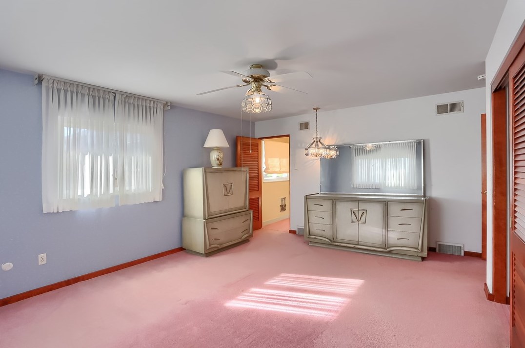 110 Hemlock Ln, Monroeville PA  15146-2313 exterior