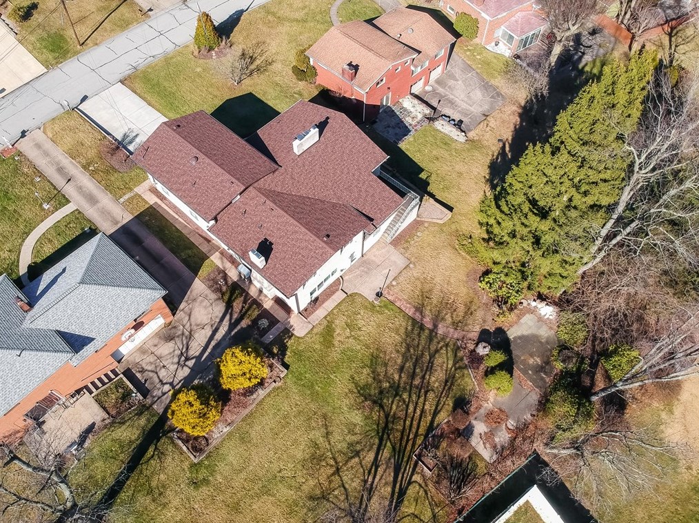 110 Hemlock Ln, Monroeville PA  15146-2313 exterior