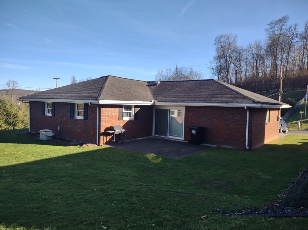 1501 Allen Ct, Wampum, PA 16157