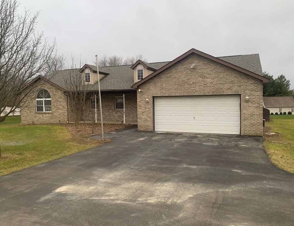 141 Applewood Ln, Slippery Rock, PA 16057