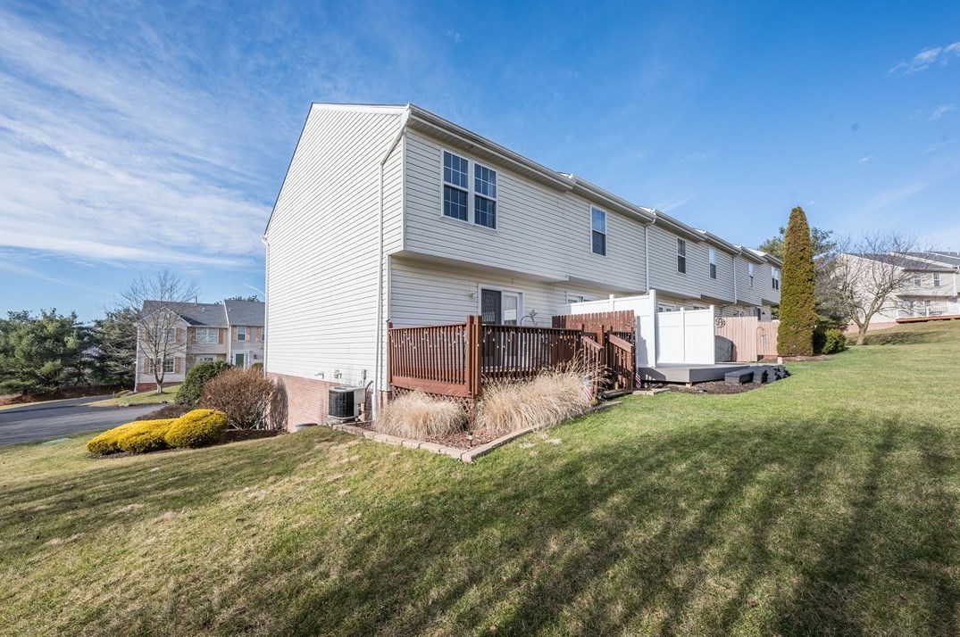 310 Winners Cir, Canonsburg PA  15317-5002 exterior