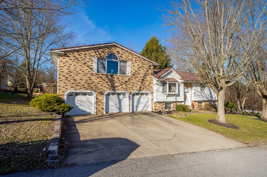 39 Homestead Dr, Rea, PA 15312-2366