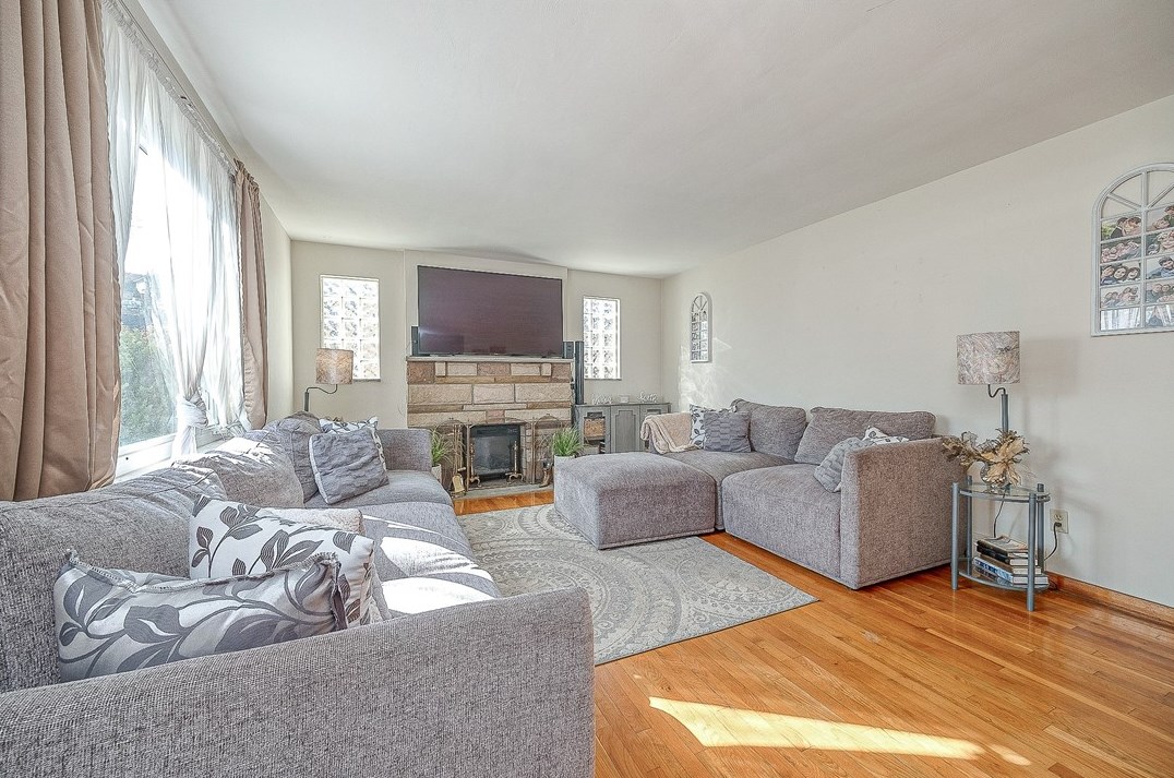 328 Augusta St, Pittsburgh, PA 15235