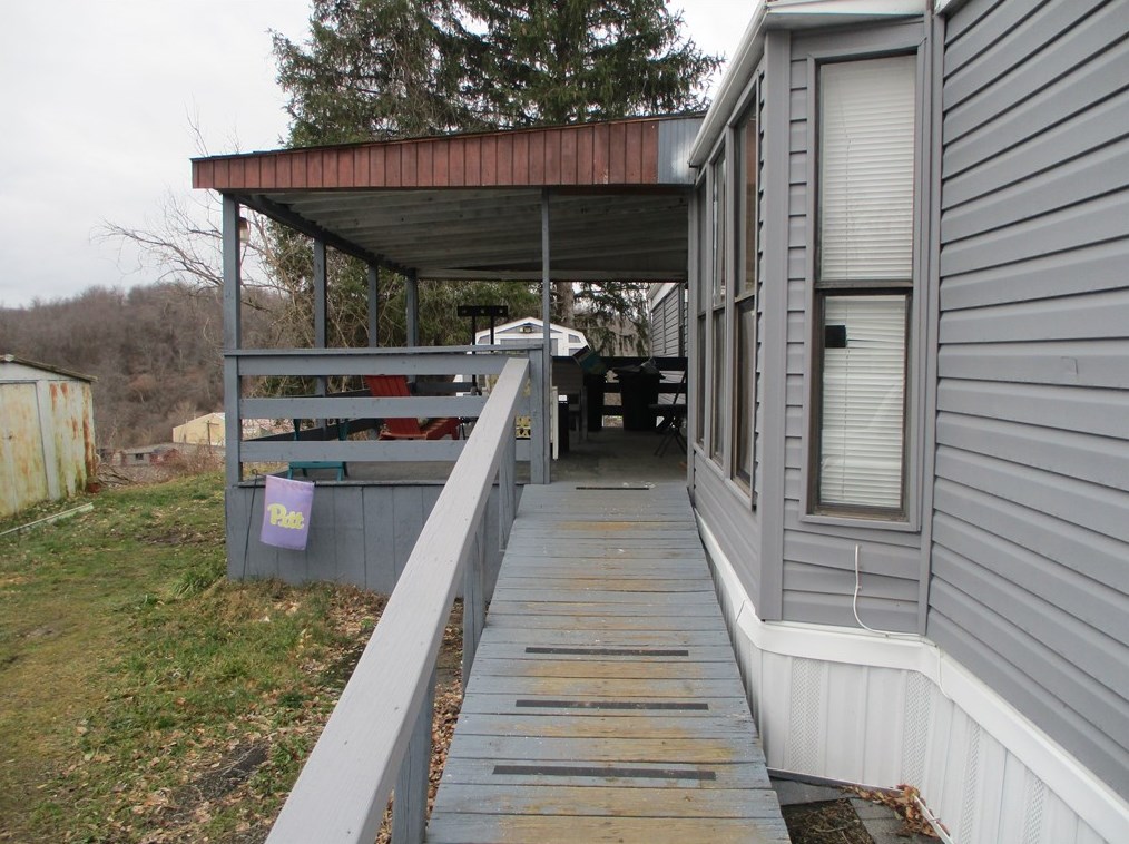 134 Castle Rd, Washington, PA 15301