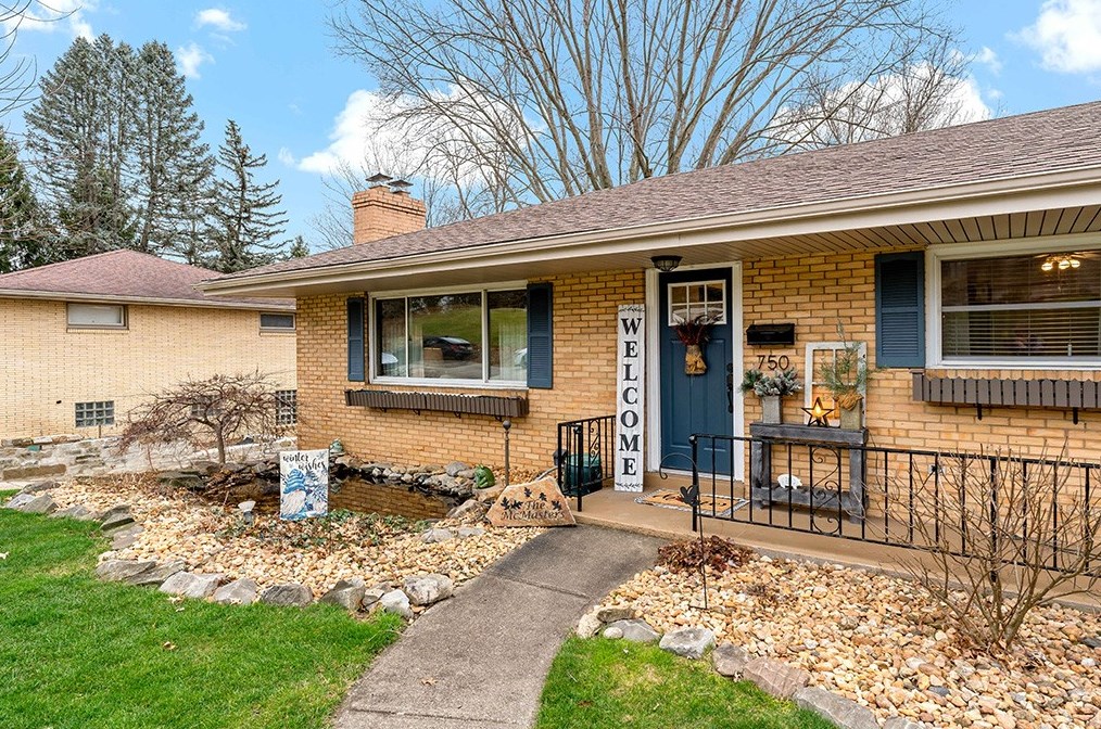 750 Sara Dr, Washington, PA 15301-2828