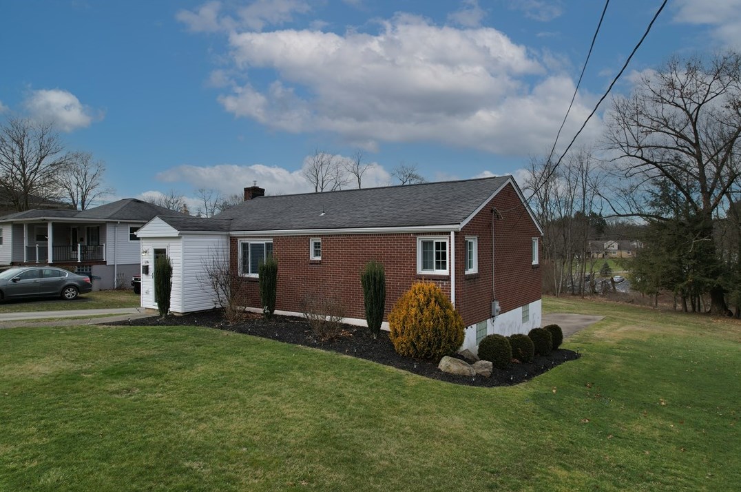 114 Oak Dr, Trafford, PA 15085