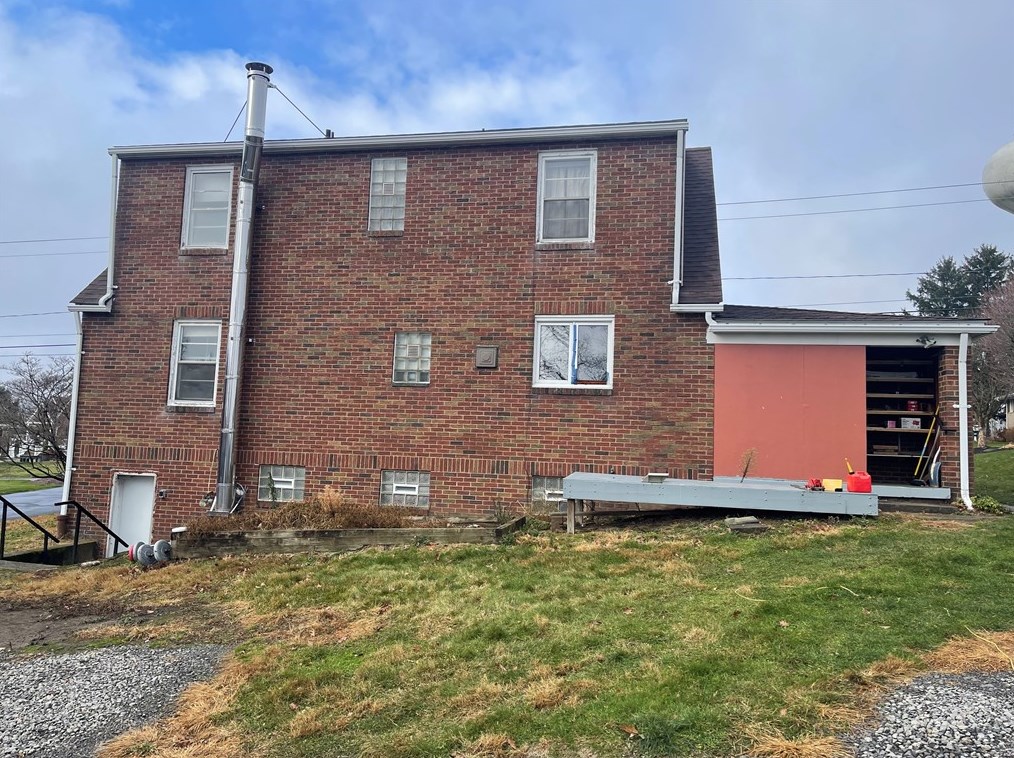 858 Ridge Rd, Ambridge, PA 15003-1571