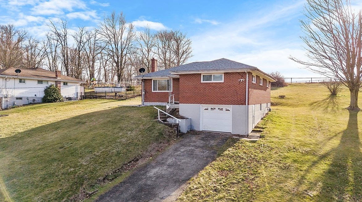 237 Lacock St, Washington, PA 15301-2431
