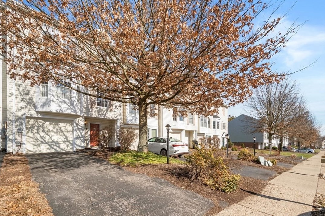 102 Westbrooke Ln, Moon Twp, PA 15108-9142
