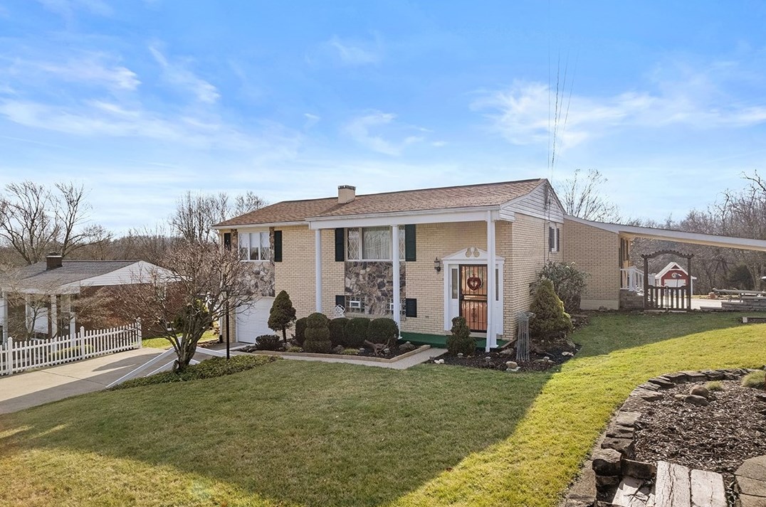 65 Blair Rd, Eighty Four, PA 15330