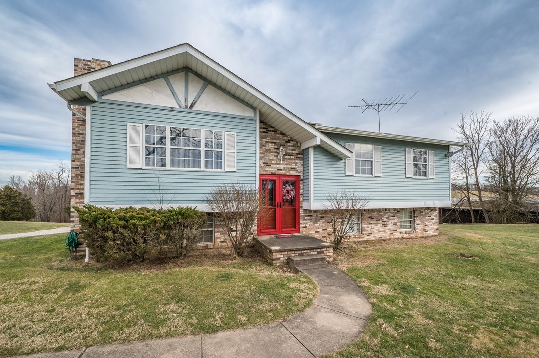 208 Gashel Rd, Claysville, PA 15323