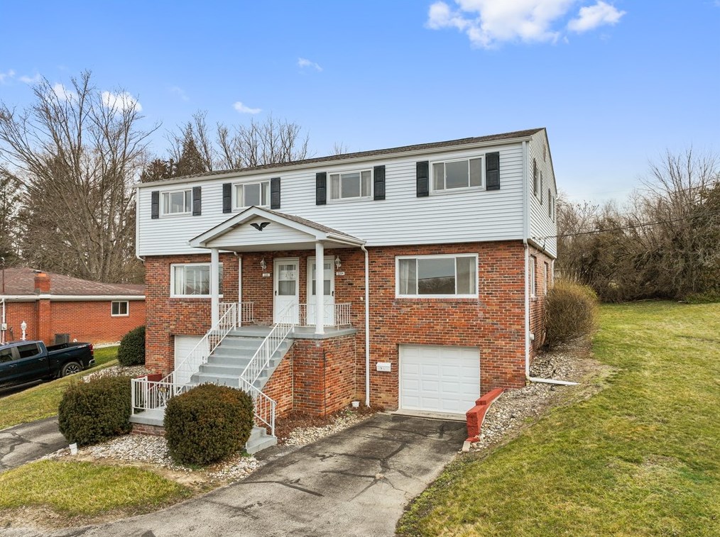 215 Orchard Hill Dr, Mount Pleasant, PA 15666-2018