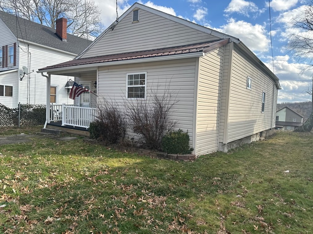 412 2nd St East, Vestaburg, PA 15368