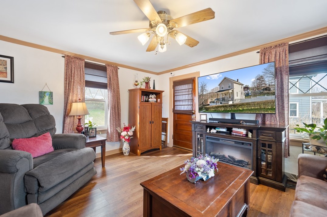 600 Patterson Ave, Jeannette, PA 15644
