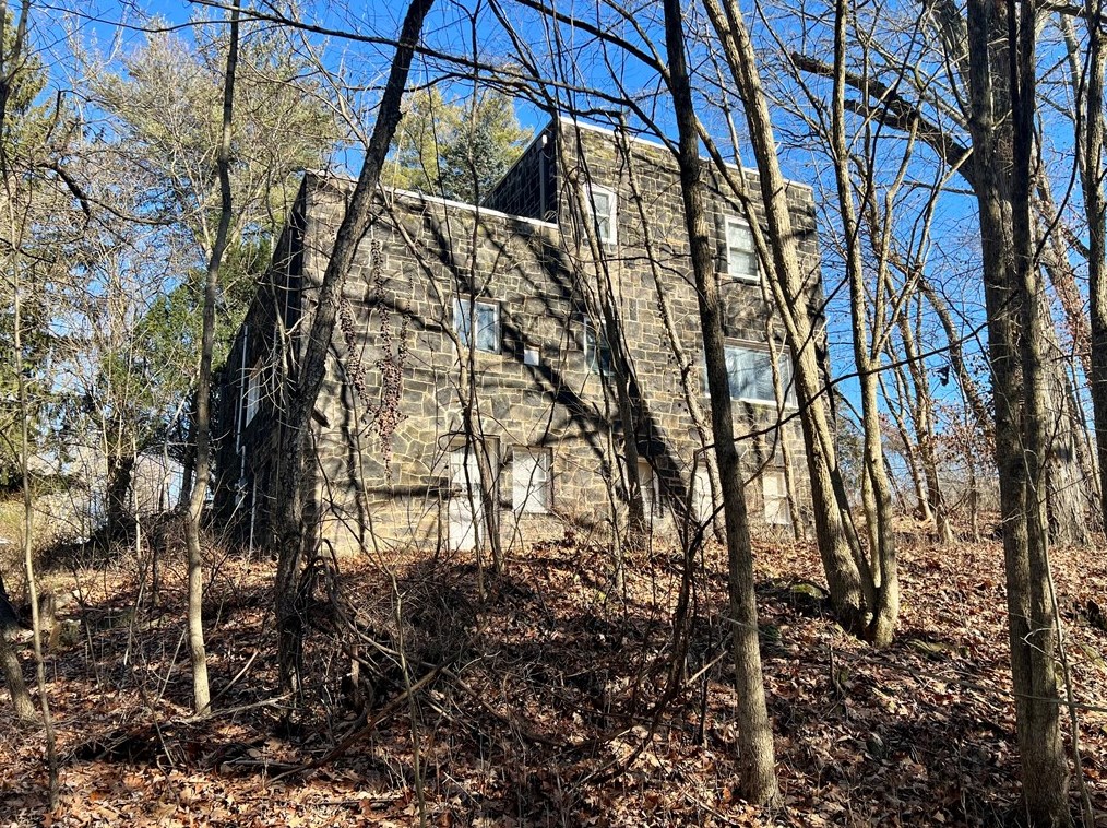 1903 Pulaski Rd, New Castle, PA 16105